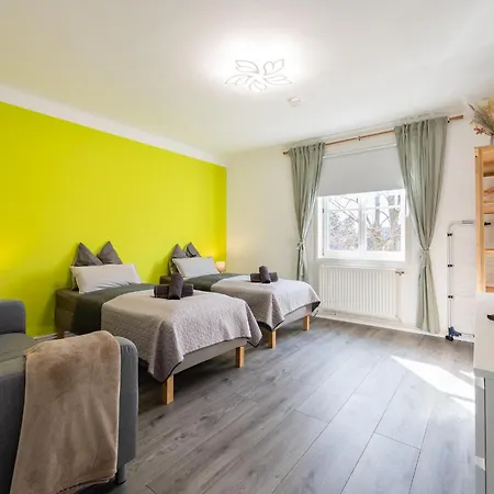 Wilson's Forestview Operated By Hostguides Apartment *