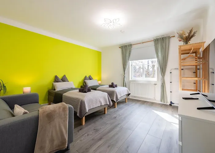 Wilson's Forestview Operated By Hostguides Apartment *